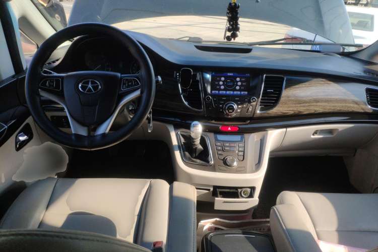 Used JAC Refine M5 2013 2.0T Gasoline Manual Business Edition Center Console