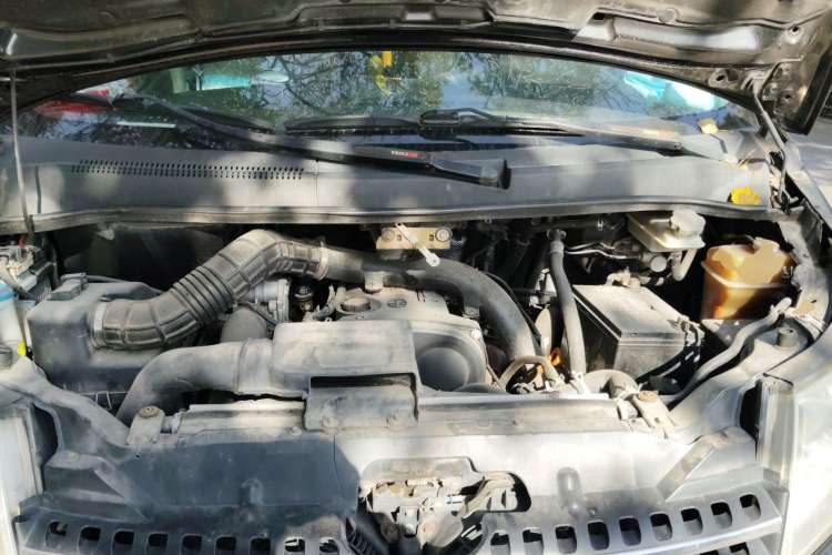Used JAC Refine M5 2013 2.0T Gasoline Manual Business Edition Engine Bay