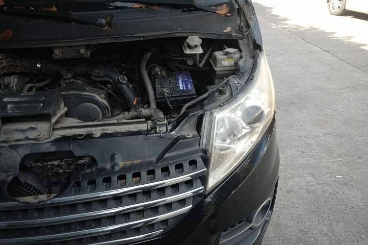 Used JAC Refine M5 2013 2.0T Gasoline Manual Business Edition Engine Bay Left