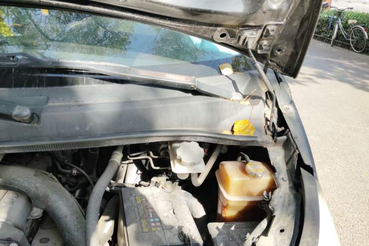 Used JAC Refine M5 2013 2.0T Gasoline Manual Business Edition Engine Bay Left