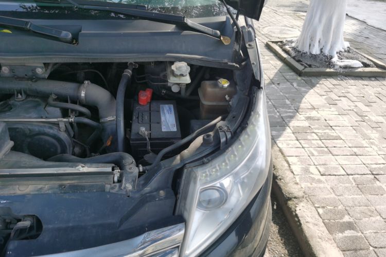 Used JAC Refine M5 2013 2.0T Gasoline Manual Business Edition Engine Bay Left
