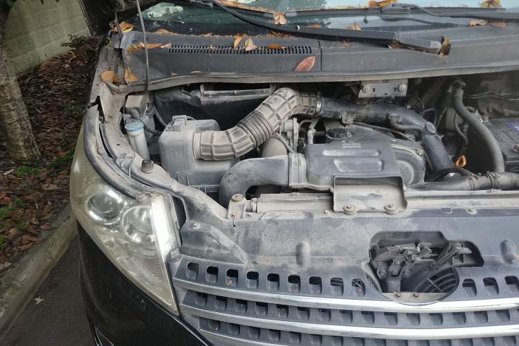 Used JAC Refine M5 2013 2.0T Gasoline Manual Business Edition Engine Bay Right