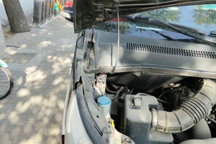 Used JAC Refine M5 2013 2.0T Gasoline Manual Business Edition Engine Bay Right
