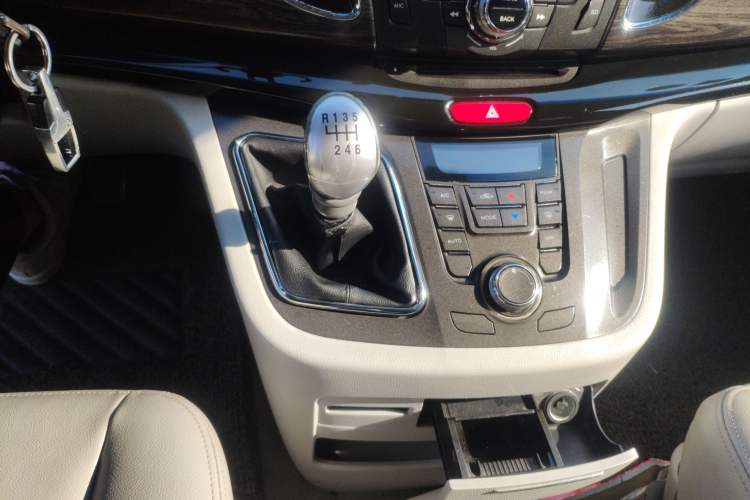 Used JAC Refine M5 2013 2.0T Gasoline Manual Business Edition Gear Lever