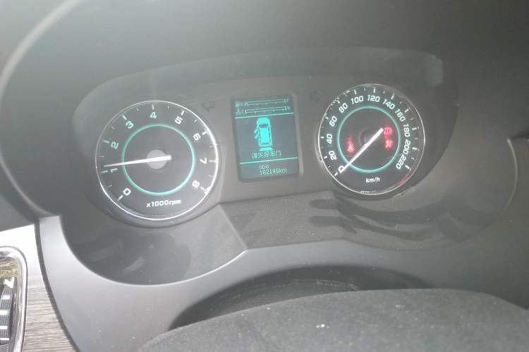 Used JAC Refine M5 2013 2.0T Gasoline Manual Business Edition Odometer Close Up