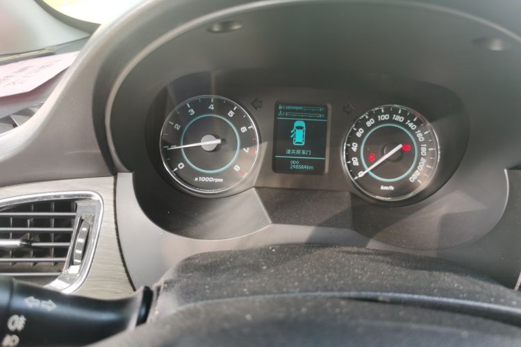 Used JAC Refine M5 2013 2.0T Gasoline Manual Business Edition Odometer Close Up