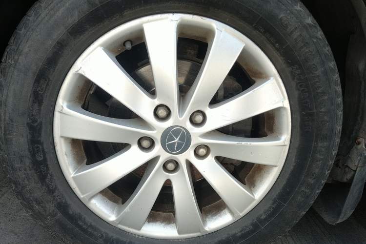 Used JAC Refine M5 2013 2.0T Gasoline Manual Business Edition Right Front Wheel Hub