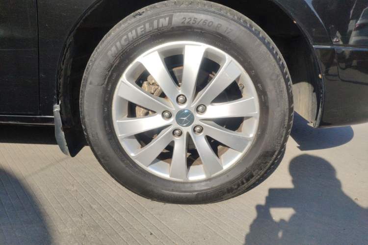 Used JAC Refine M5 2013 2.0T Gasoline Manual Business Edition Right Front Wheel Hub