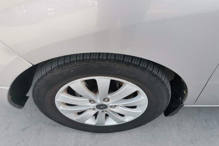 Used JAC Refine M5 2013 2.0T Gasoline Manual Business Edition Left Front Wheel Hub