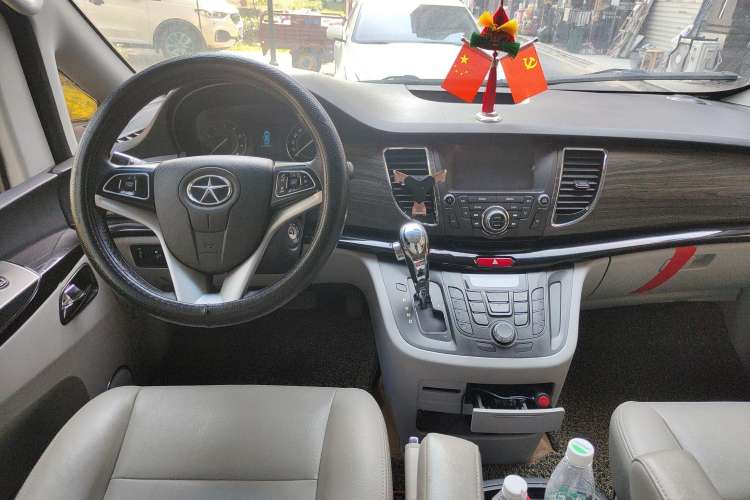 Used JAC Refine M5 2013 2.0T Gasoline Automatic Business Edition Center Console