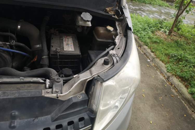 Used JAC Refine M5 2013 2.0T Gasoline Manual Business Edition Engine Bay Left