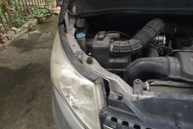 Used JAC Refine M5 2013 2.0T Gasoline Manual Business Edition Engine Bay Right