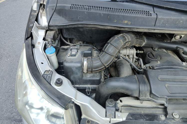 Used JAC Refine M5 2013 2.0T Gasoline Automatic Business Edition Engine Bay Right