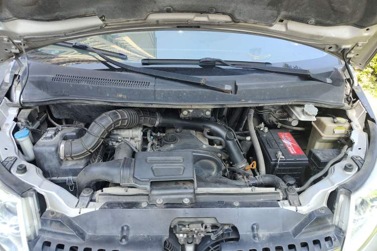 Used JAC Refine M5 2013 2.0T Gasoline Automatic Business Edition Engine Bay