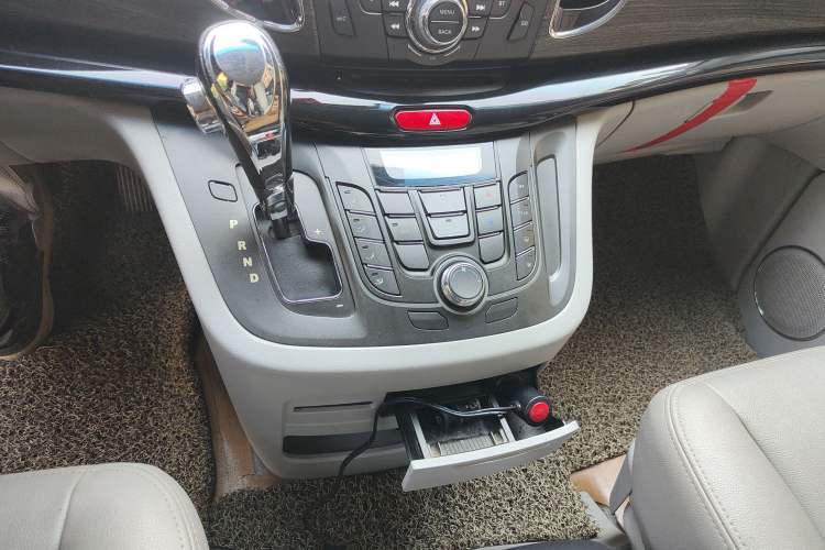 Used JAC Refine M5 2013 2.0T Gasoline Automatic Business Edition Gear Lever
