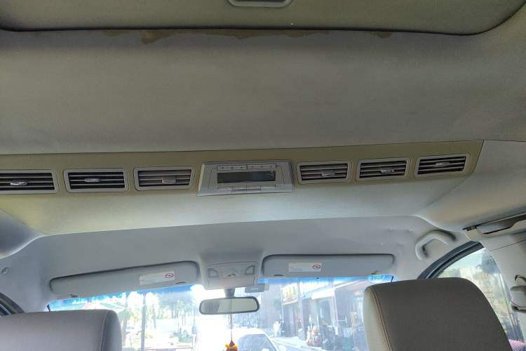Used JAC Refine M5 2013 2.0T Gasoline Automatic Business Edition Headliner