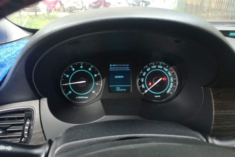 Used JAC Refine M5 2013 2.0T Gasoline Manual Business Edition Odometer Close Up