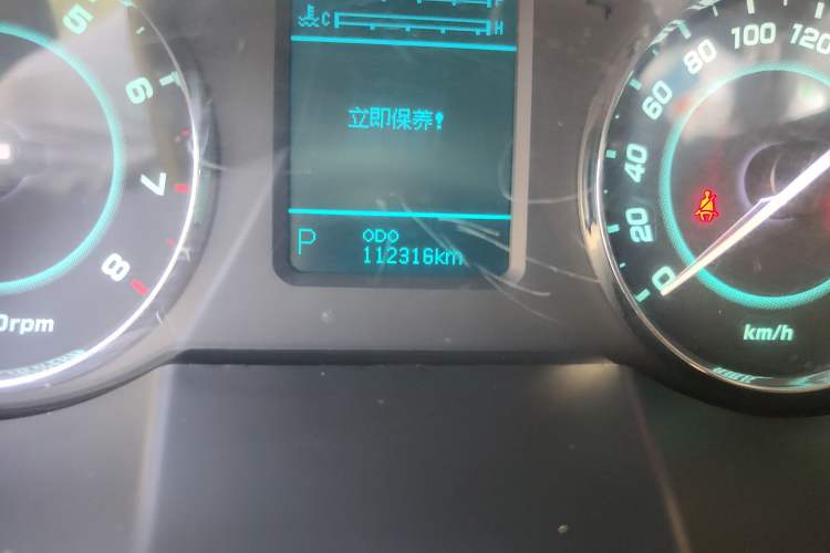 Used JAC Refine M5 2013 2.0T Gasoline Automatic Business Edition Odometer Close Up