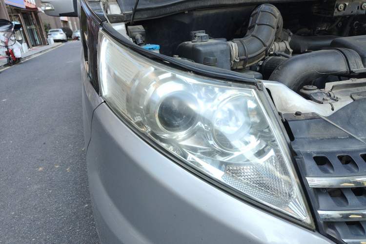 Used JAC Refine M5 2013 2.0T Gasoline Automatic Business Edition Right Front Headlight