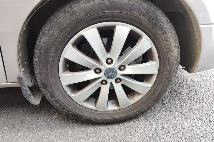 Used JAC Refine M5 2013 2.0T Gasoline Automatic Business Edition Right Front Wheel Hub