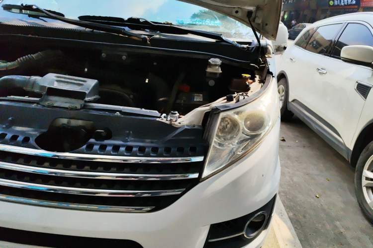 Used JAC Refine M5 2013 2.0T Gasoline Automatic Business Edition Engine Bay Left