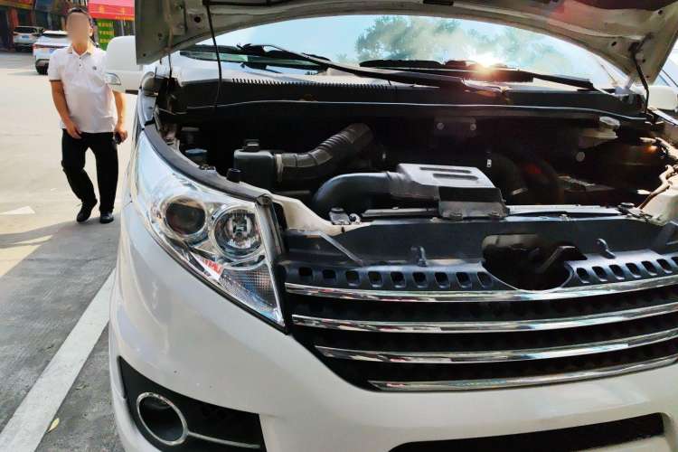 Used JAC Refine M5 2013 2.0T Gasoline Automatic Business Edition Engine Bay Right