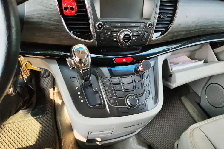 Used JAC Refine M5 2013 2.0T Gasoline Automatic Business Edition Gear Lever