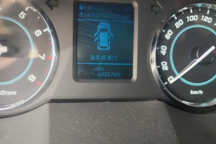 Used JAC Refine M5 2013 2.0T Gasoline Automatic Business Edition Odometer Close Up