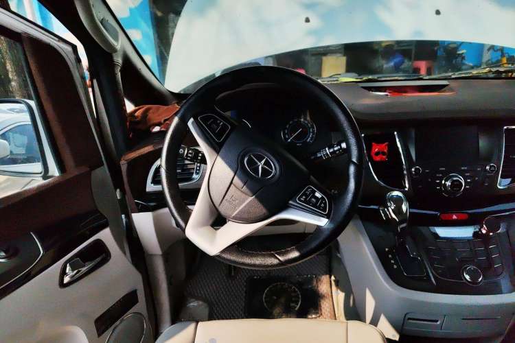 Used JAC Refine M5 2013 2.0T Gasoline Automatic Business Edition Steering Wheel