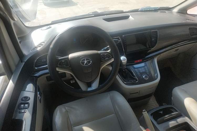 Used JAC Refine M5 2014 1.9T Diesel Manual Business Edition Center Console