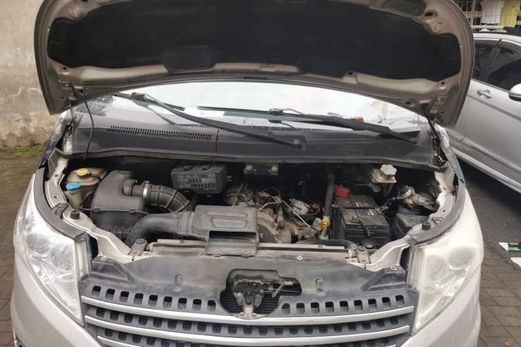 Used JAC Refine M5 2014 1.9T Diesel Manual Business Edition Engine Bay