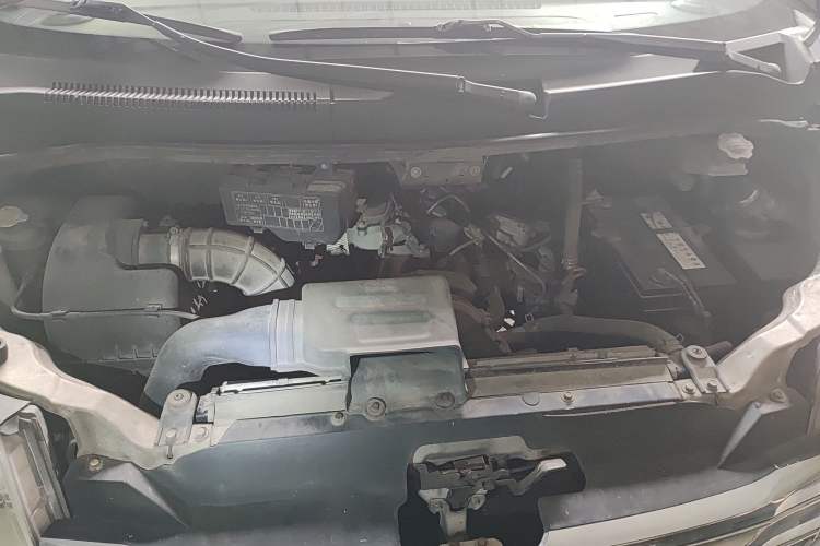 Used JAC Refine M5 2014 1.9T Diesel Manual Business Edition Engine Bay