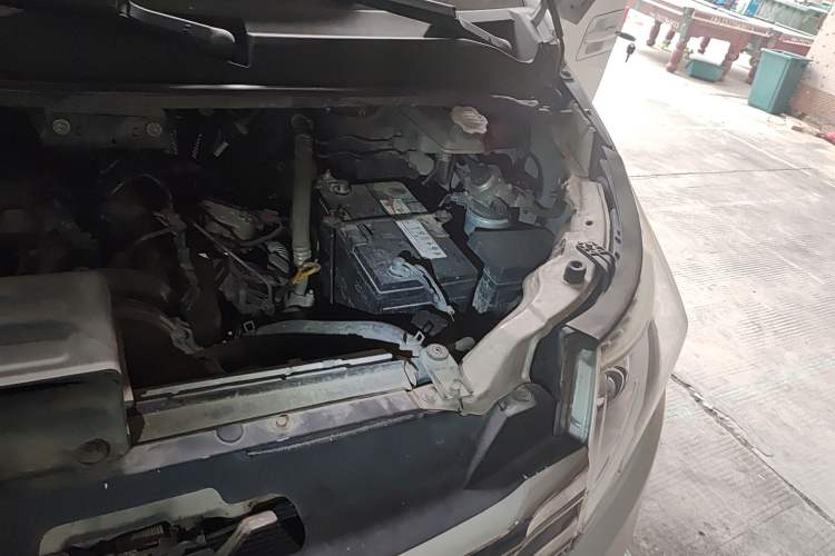 Used JAC Refine M5 2014 1.9T Diesel Manual Business Edition Engine Bay Left