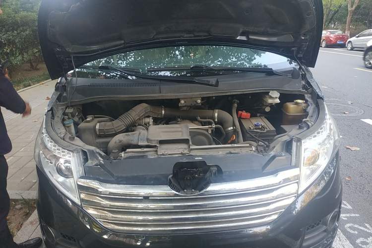 Used JAC Refine M5 2016 2.0T Gasoline Automatic Business Edition Engine Bay