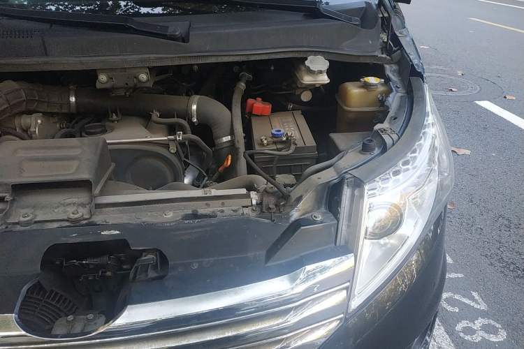Used JAC Refine M5 2016 2.0T Gasoline Automatic Business Edition Engine Bay Left