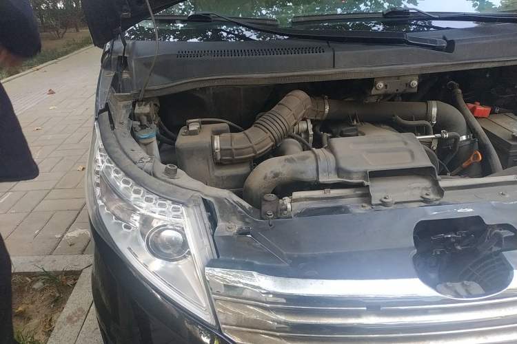 Used JAC Refine M5 2016 2.0T Gasoline Automatic Business Edition Engine Bay Right