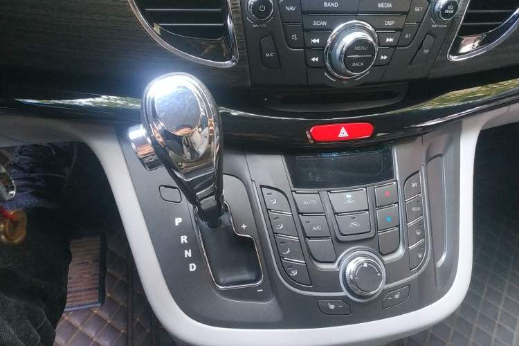Used JAC Refine M5 2016 2.0T Gasoline Automatic Business Edition Gear Lever