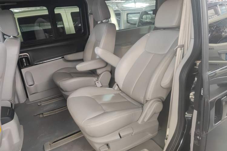 Used JAC Refine M5 2016 2.0T Gasoline Automatic Business Edition Interior 1