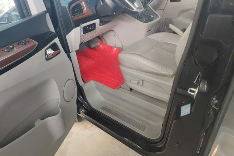 Used JAC Refine M5 2016 2.0T Gasoline Automatic Business Edition Interior 2