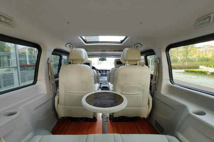 Used JAC Refine M5 2016 2.0T Gasoline Automatic Business Edition Interior 4