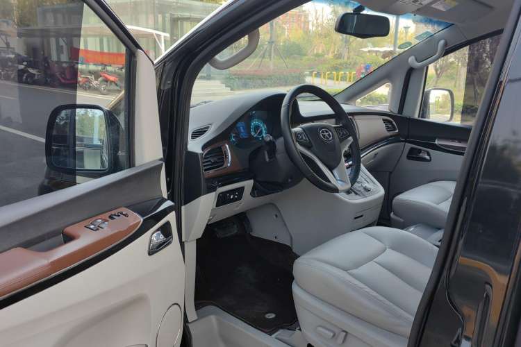 Used JAC Refine M5 2016 2.0T Gasoline Automatic Business Edition Interior 6