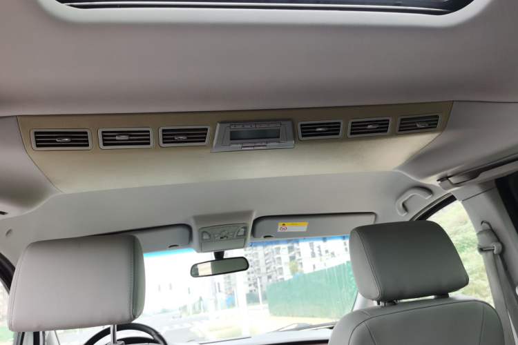 Used JAC Refine M5 2016 2.0T Gasoline Automatic Business Edition Interior 6