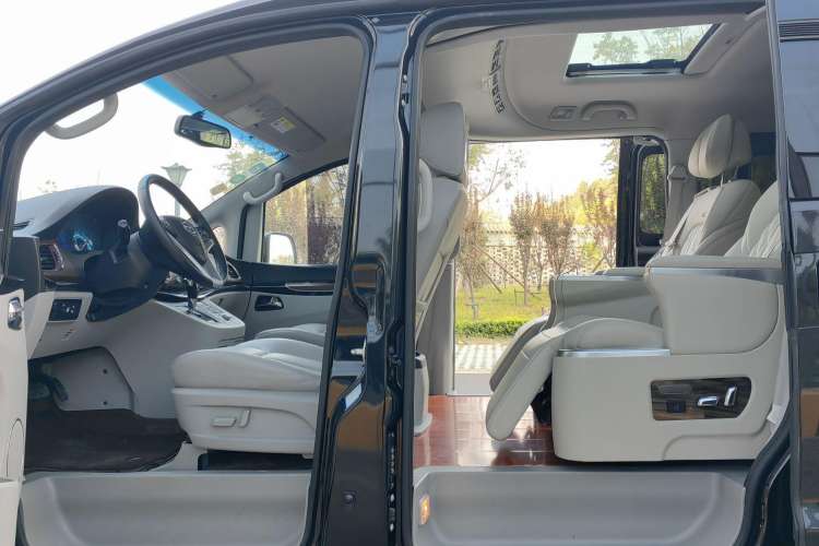 Used JAC Refine M5 2016 2.0T Gasoline Automatic Business Edition Interior 7