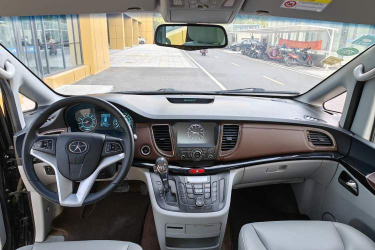 Used JAC Refine M5 2016 2.0T Gasoline Automatic Business Edition Interior 9