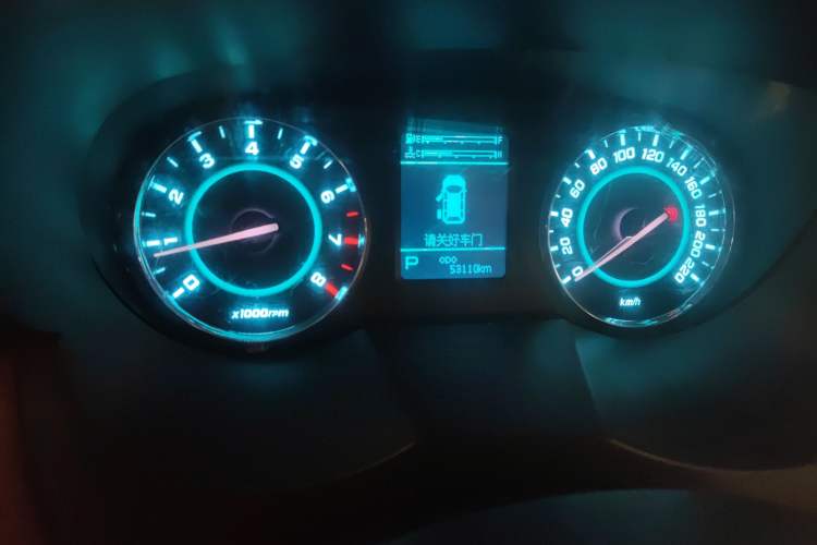 Used JAC Refine M5 2016 2.0T Gasoline Automatic Business Edition Odometer Close Up