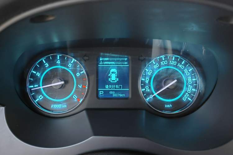 Used JAC Refine M5 2016 2.0T Gasoline Automatic Business Edition Odometer Close Up