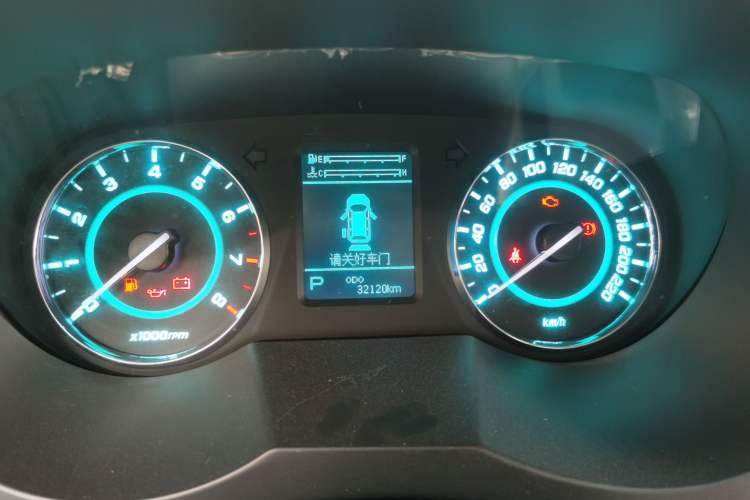 Used JAC Refine M5 2016 2.0T Gasoline Automatic Business Edition Odometer Close Up