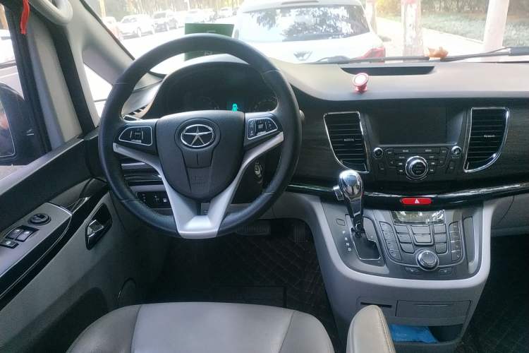 Used JAC Refine M5 2016 2.0T Gasoline Automatic Business Edition Steering Wheel
