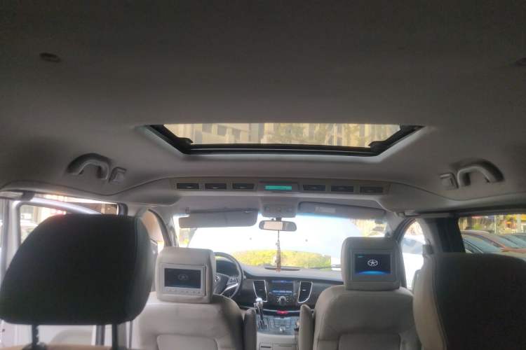 Used JAC Refine M5 2016 2.0T Gasoline Automatic Business Edition Headliner