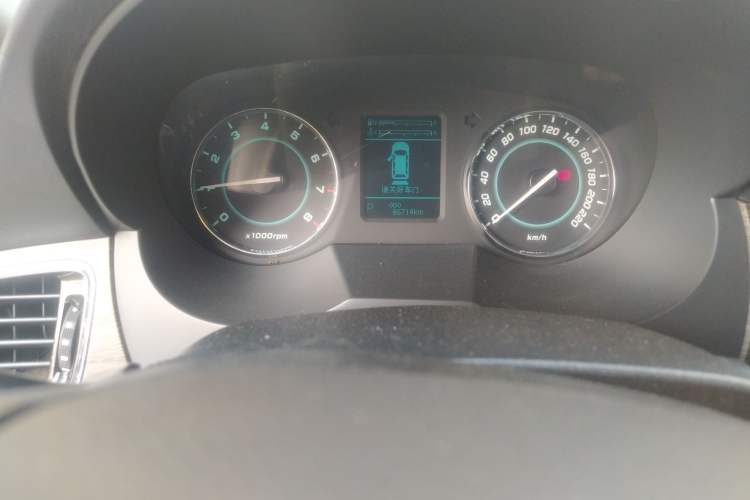 Used JAC Refine M5 2016 2.0T Gasoline Automatic Business Edition Odometer Close Up